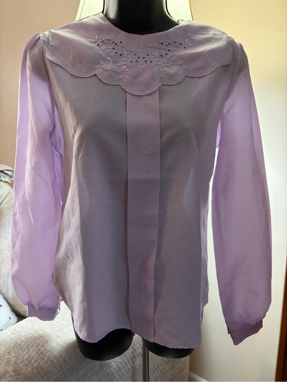 Vintage 1980’s Lavender Embroidered Collar Long-Sleeve Women's Top